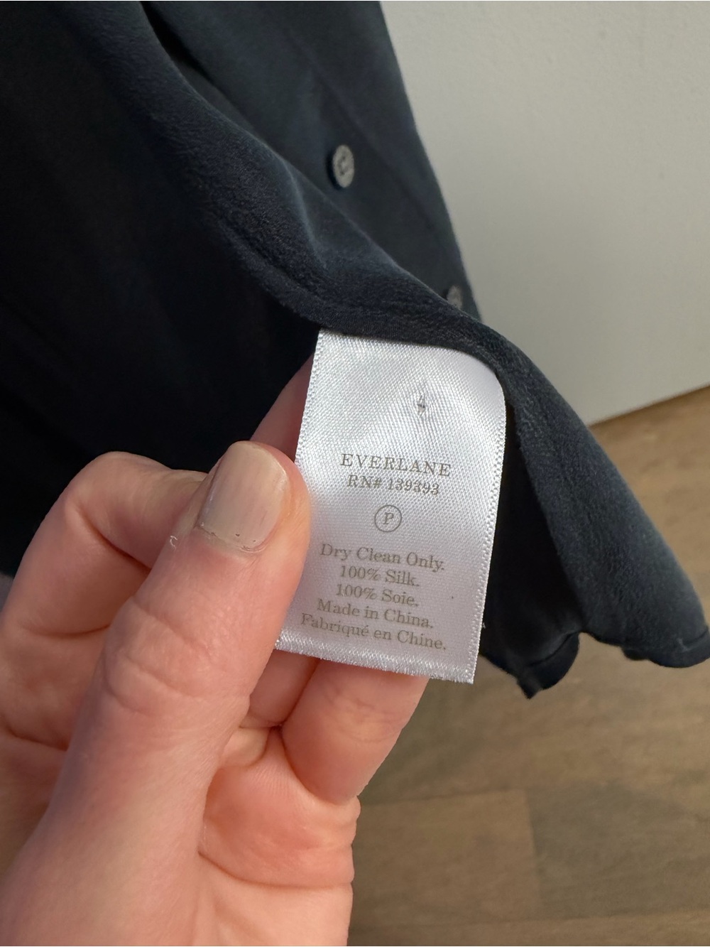 Everlane Black Sleeveless 100% Silk Button-Up Top - Picture 3 of 4